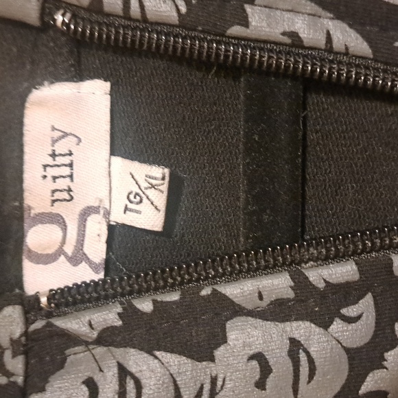 🎬 Black & gray short sleeve crop sweater With hoodie & zipper Gothic rock vibe - Picture 2 of 4